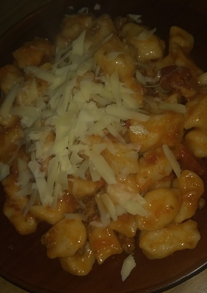 Una foto de Ñoquis de papa con salsa