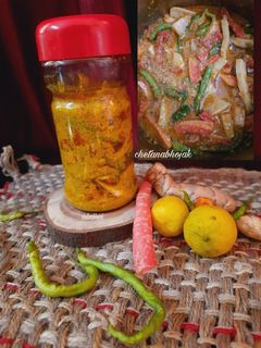 मिक्स व्हेजिटेबल लोणचे (mix vegetable lonche recipe in marathi) रेसिपी चे मुख्य फोटो 