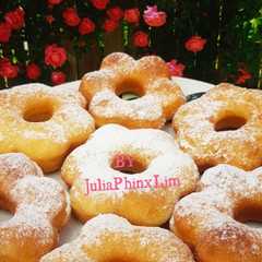 A picture of Donat Kentang.