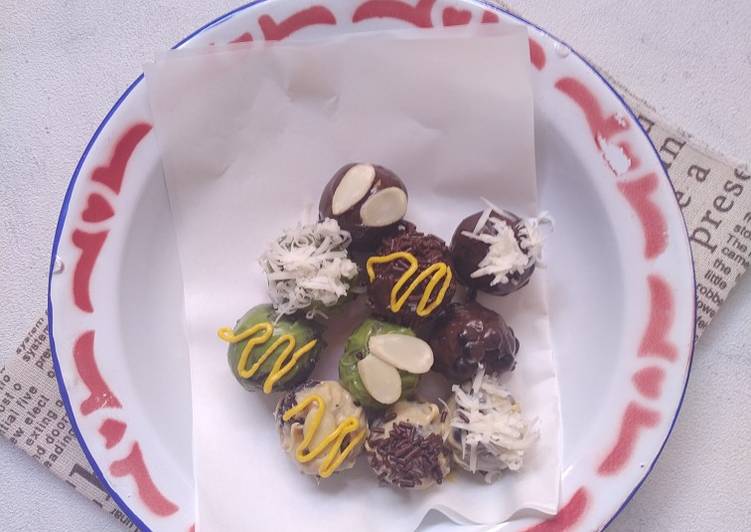 Resep: Makan di DimeBola Bola Oreo Isi Chocochips Aneka Topping