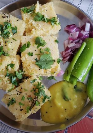 ढोकला (dhokla recipe in hindi) रेसिपी मुख्य फोटो