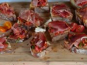 Une photo de pan con tomate