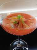 Gazpacho ai frutti rossi con salmone affumicato