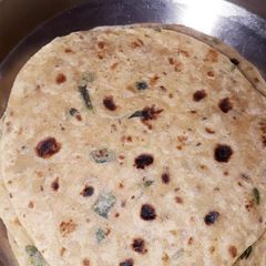 A picture of Methi Ajwain roti.