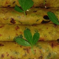 A picture of Metthi khichadi thepla.