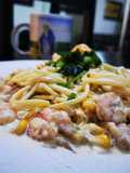 Pasta a la carbonara con camarones