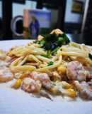 Pasta a la carbonara con camarones