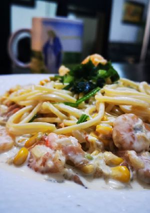 Una foto de Pasta a la carbonara con camarones