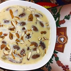 A picture of Creamy dates kheer.