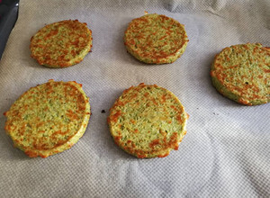 Foto principal de Hamburguesas de brócoli y ajos tiernos
