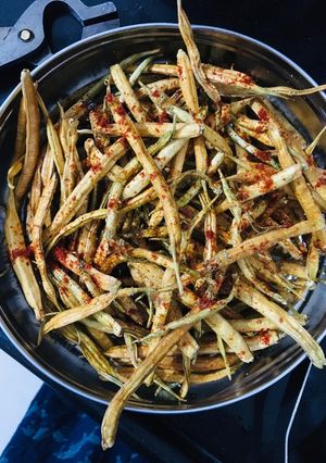 ગવાર ની સુકવણી (Gavar Sukavani Recipe In Gujarati) રેસીપી મુખ્ય ફોટો