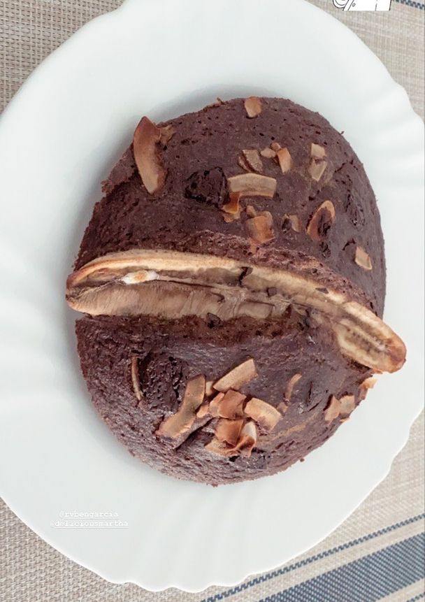 Una foto de Bizcocho chocolate y plátano fit