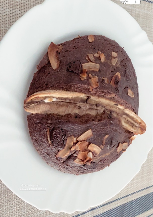 Una foto de Bizcocho chocolate y plátano fit