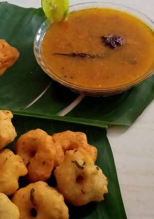 મેદુવડા(Menduvada recipe in Gujarati) રેસીપી મુખ્ય ફોટો