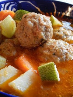 Una foto de Antojo de albóndigas 😋🍲