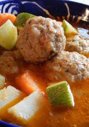 Una foto de Antojo de albóndigas 😋🍲