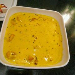 A picture of Kadhi pakoda.