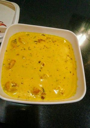 A picture of Kadhi pakoda.
