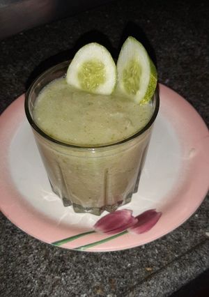 A picture of Cucumber & apple smoothie with coconut cream.
