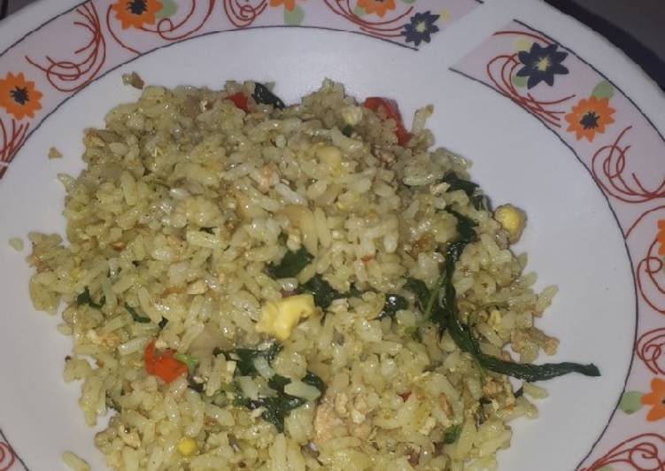 Cara meracik Nasi goreng kemangi sambal hijau yang simpel