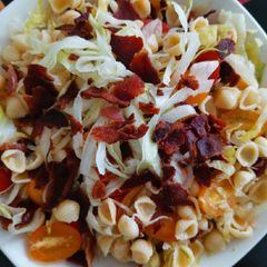 A picture of BLT Macaroni Salad.