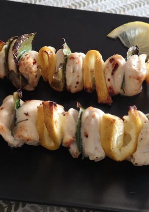 Foto di Spiedini di pollo al profumo di limone e alloro