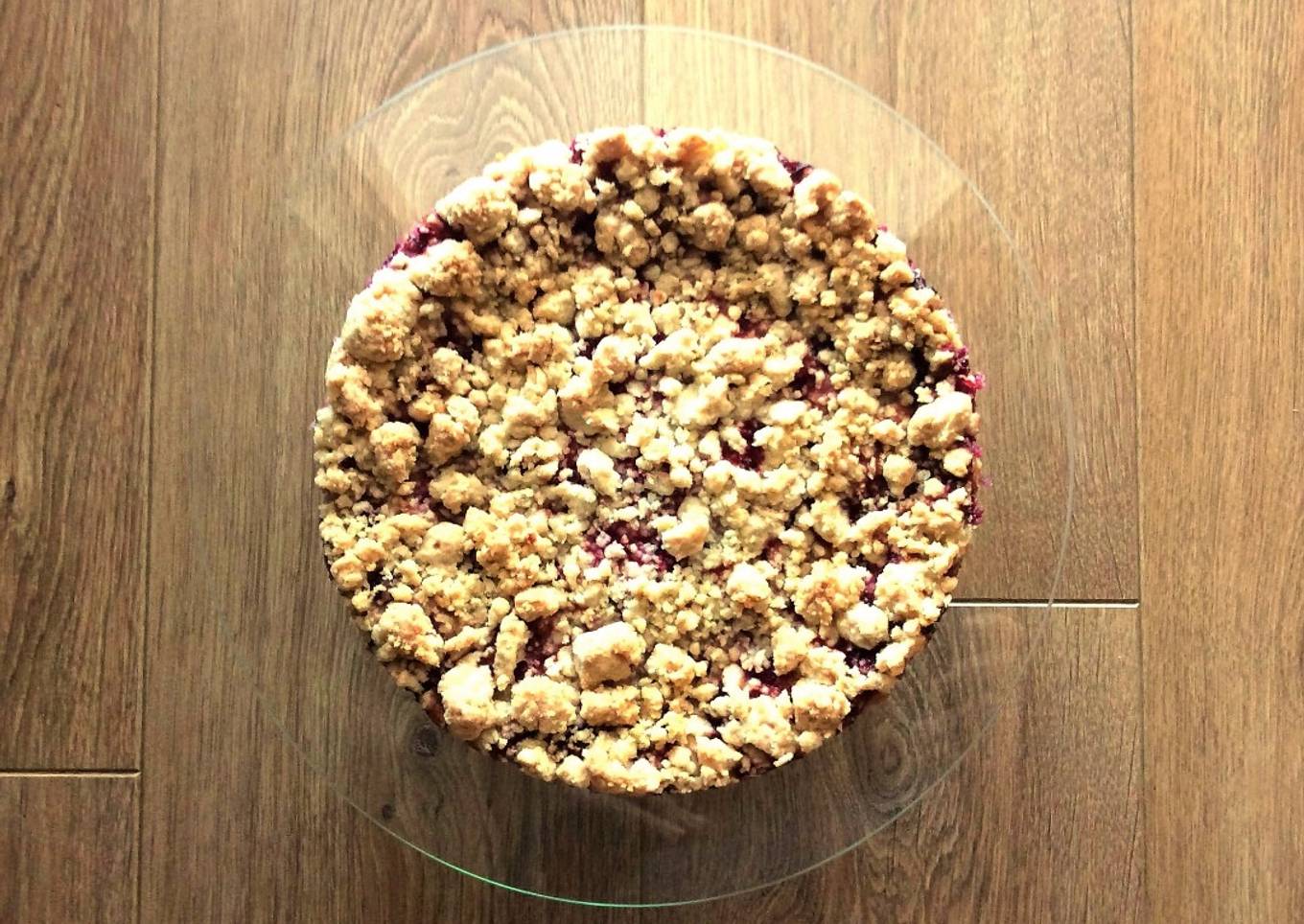 Cheesecake with seasonal fruit