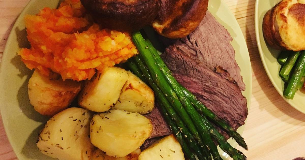 Sunday Roast (Beef) with all the trimmings Recipe by Christie Cookpad