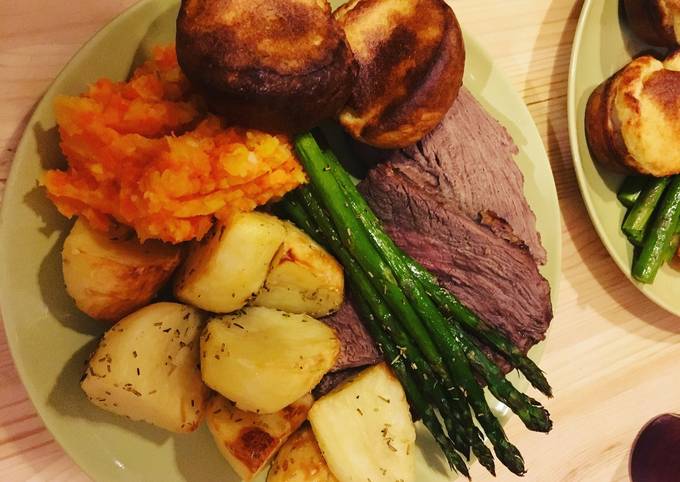 Sunday Roast Beef With All The Trimmings Recipe By Christie Cookpad 