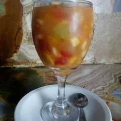 A picture of Ensalada de frutas🍌🍎🍑🍊🍏🍐🍇.