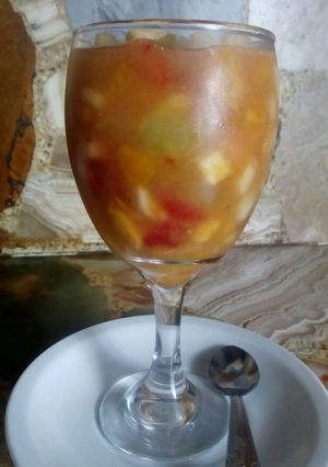 Una foto de Ensalada de frutas🍌🍎🍑🍊🍏🍐🍇