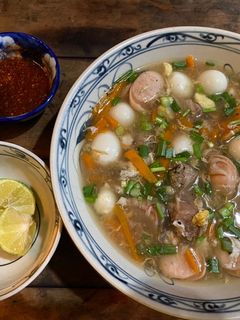 Hình của món Súp sườn bột bán trời mưa 😂.