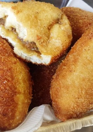 A picture of HB Fluffy and Crispy Curry Bread.