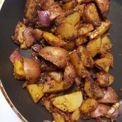 A picture of Spicy breakfast potatoes.