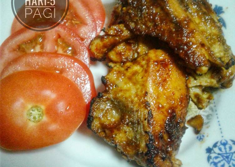 Bagaimana Menyiapkan Ayam bakar taliwang with sambal tomat terasi (Diet GM-5) pagi, Lezat Sekali