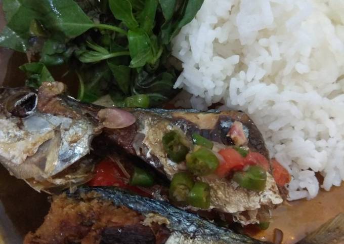 Ikan kembung goreng sambal Matah