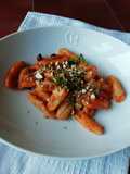 Gnocchi alla puttanesca con mandorle