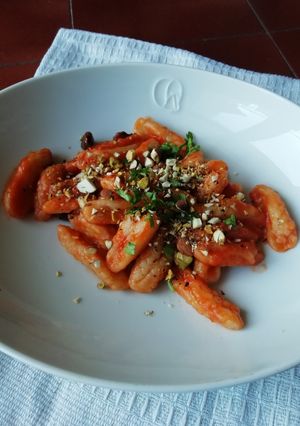 Foto di Gnocchi alla puttanesca con mandorle