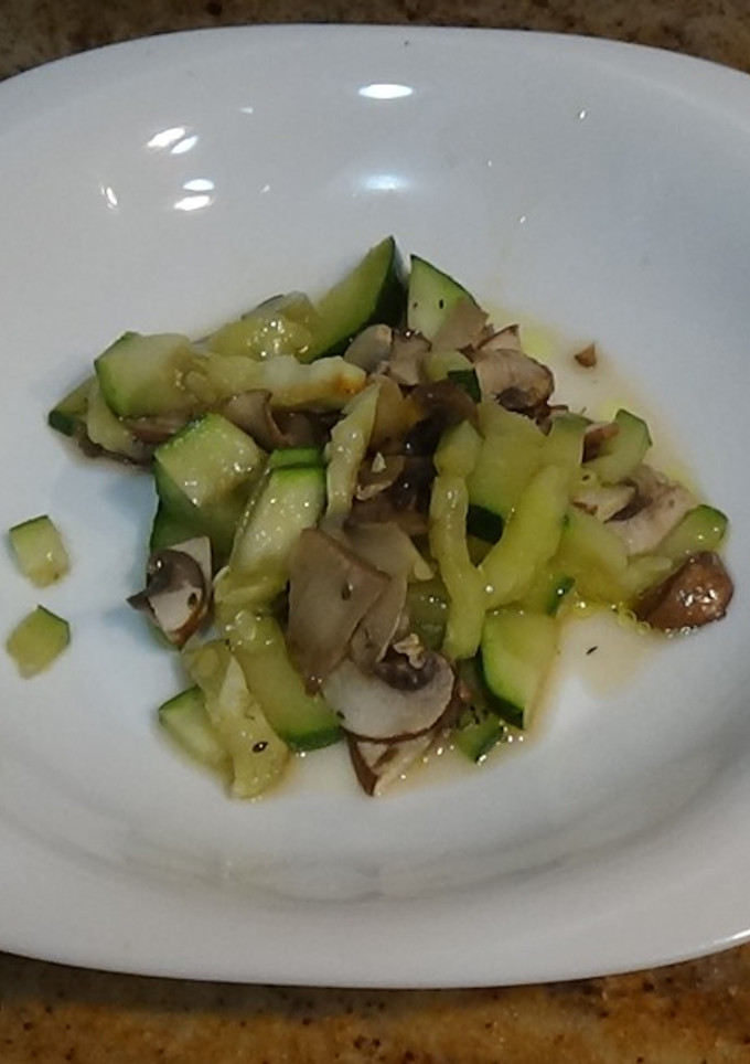 Una foto de Calabacín y boletus al papillote