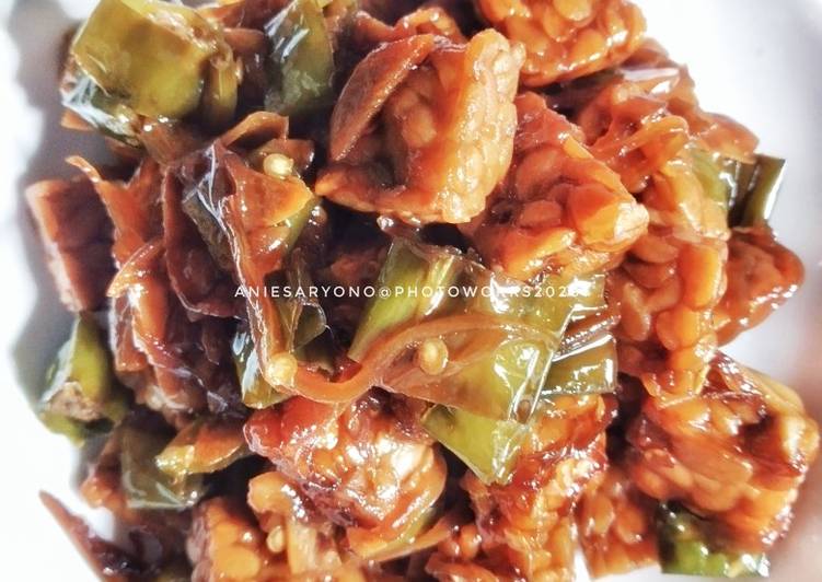 makanan Oseng Tempe Cabe Ijo yang Lezat