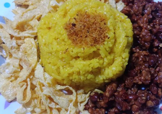 155. Nasi Kuning ala Fah Umi Yasmin