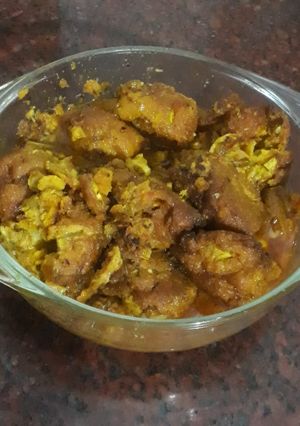 A picture of Cucumber and daal fritters curry.