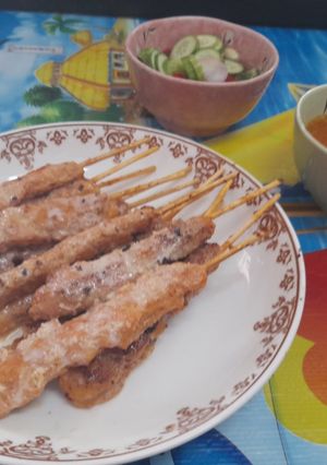 A picture of Low-Fat Chicken Satay Skewers.
