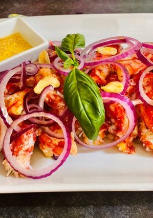 Una foto de Centolla con ajo laminado
