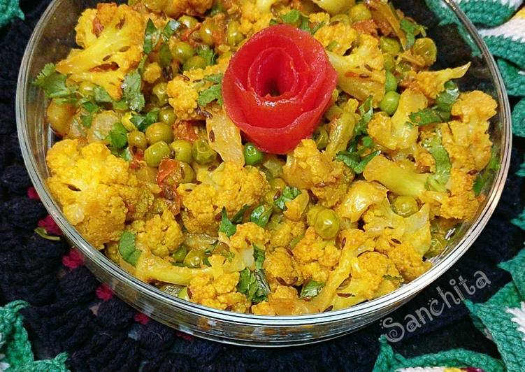 Cauliflower Peas Kadhai Tadka