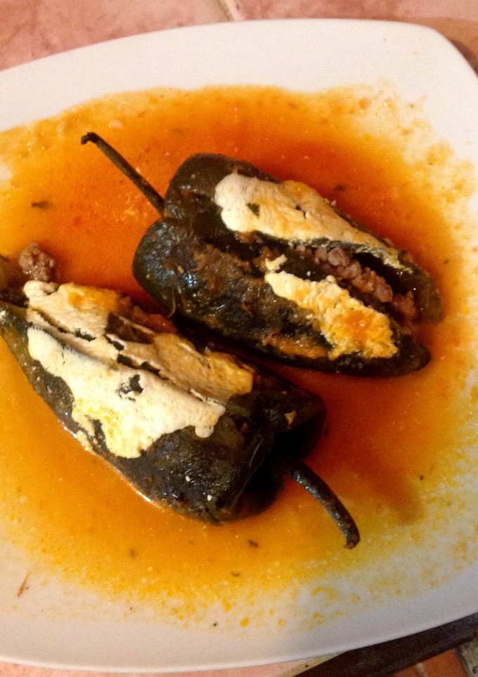 Una foto de Chiles rellenos