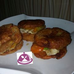 A picture of Yam burger.