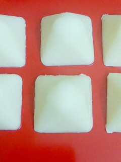 வெள்ளை சாக்லேட் (Vellai chocolate Recipe inTamil) செய்முறை முக்கிய புகைப்படம்