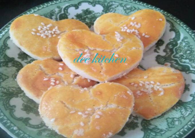 Kue kacang biji wijen