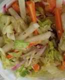 Ensalada de cuaresma campesina para acompañar filete de pescado empanizado